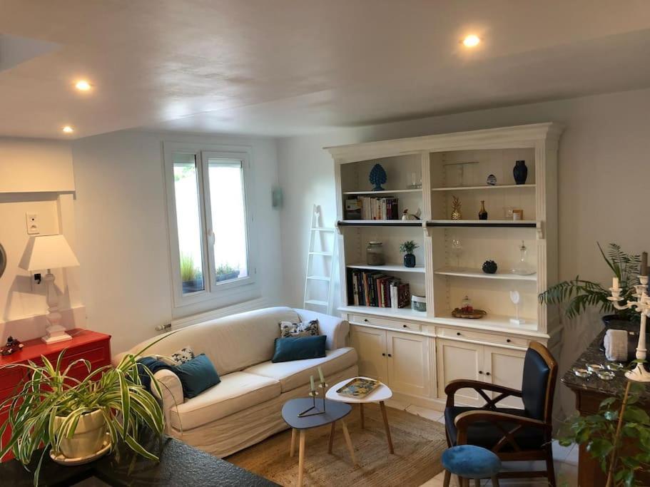 Appartement En Duplex Avec Parking Et Jardinet Bourges Exterior foto