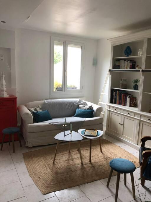 Appartement En Duplex Avec Parking Et Jardinet Bourges Exterior foto
